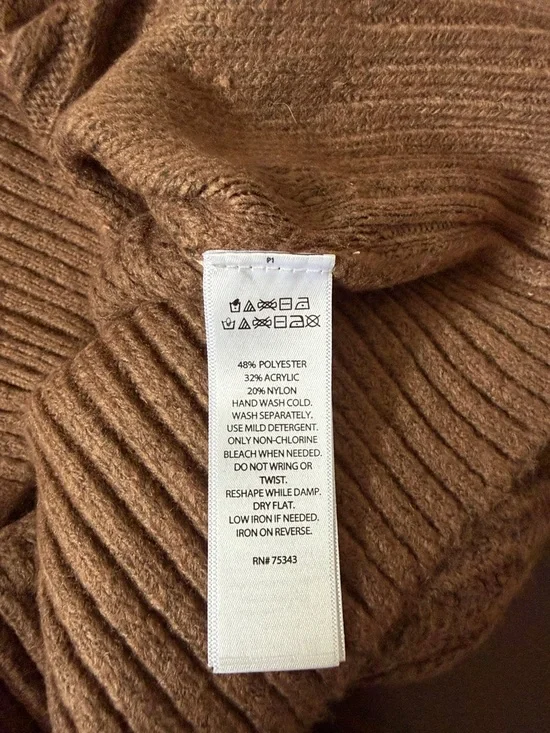 Women's Ribbed Knit Vest - Picture 5 of 6